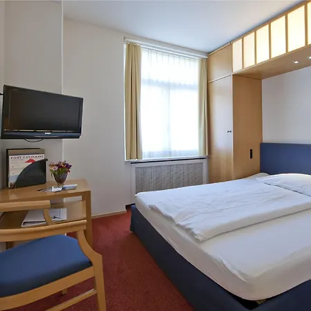 Schweizerhof Hotel 4*