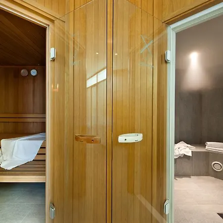 Schweizerhof Hotel 4*
